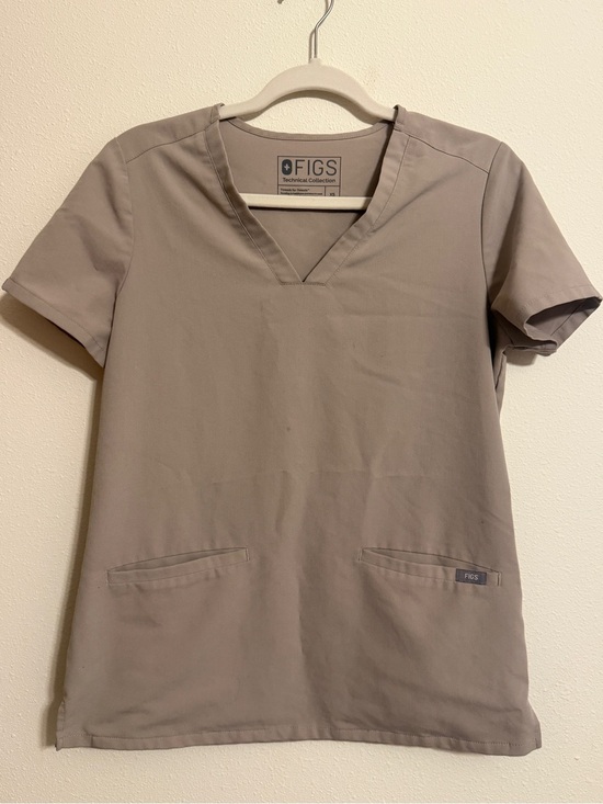 Figs Tops - Figs Short Sleeve V-Neck Scrub Top in Taupe